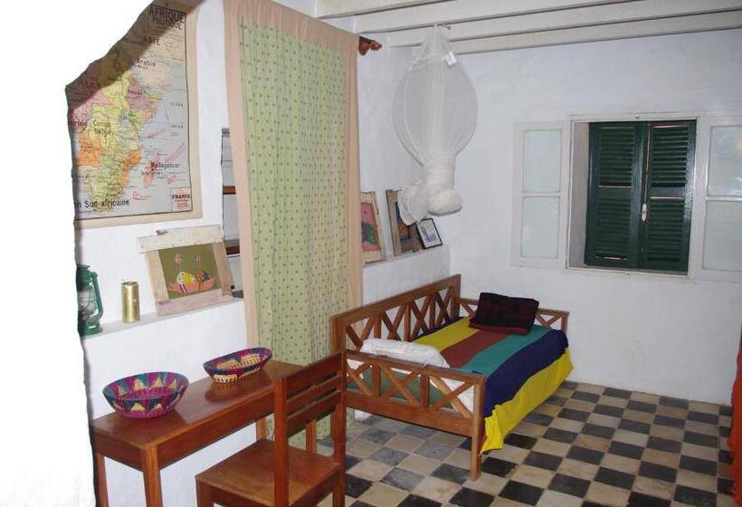 اتاق استاندارد سه نفره, Maison Augustin Ly