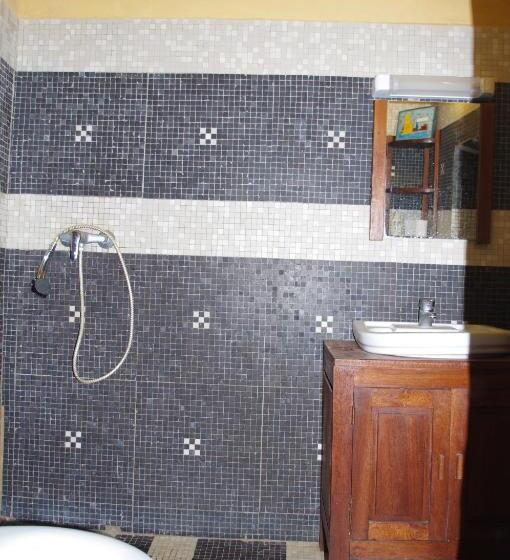 اتاق استاندارد سه نفره, Maison Augustin Ly