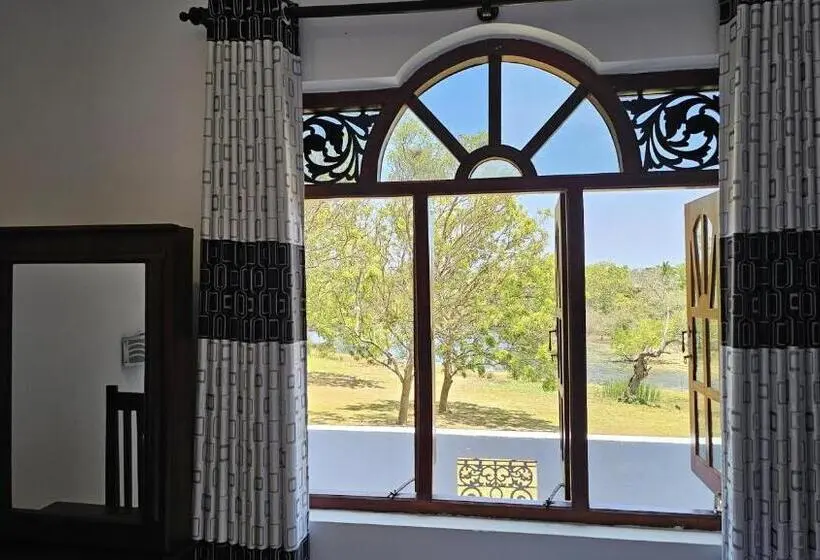 デラックスルーム, Grand Villa Kalametiya