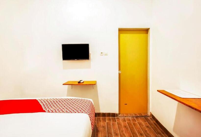 スタンダードルーム, Oyo 2720 Sutomo Inn