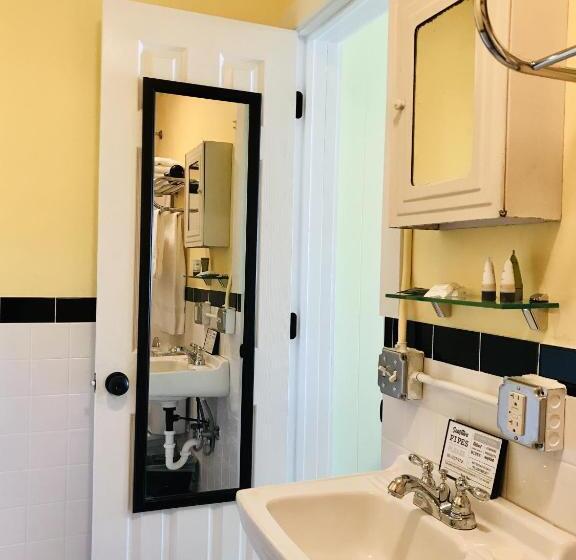 غرفة قياسية, Rockwood Motor Court