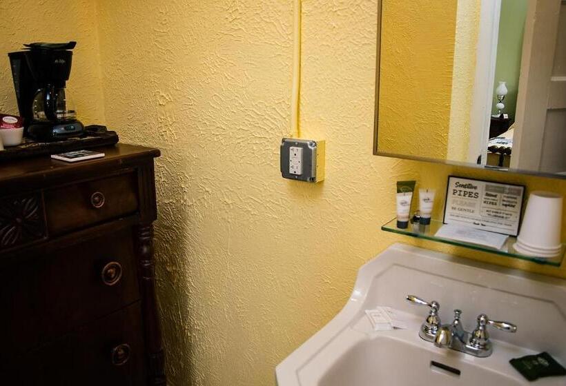 غرفة ديلوكس, Rockwood Motor Court