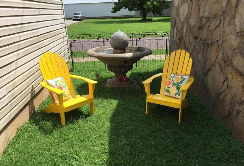 غرفة ديلوكس, Rockwood Motor Court