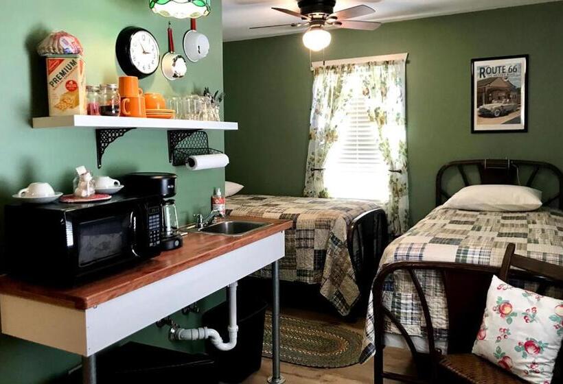 جناح عائلي, Rockwood Motor Court