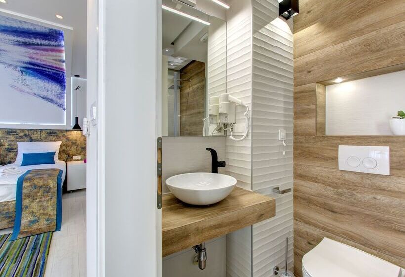 اتاق لوکس با چشم‌انداز شهر, Diamond Rain Boutique