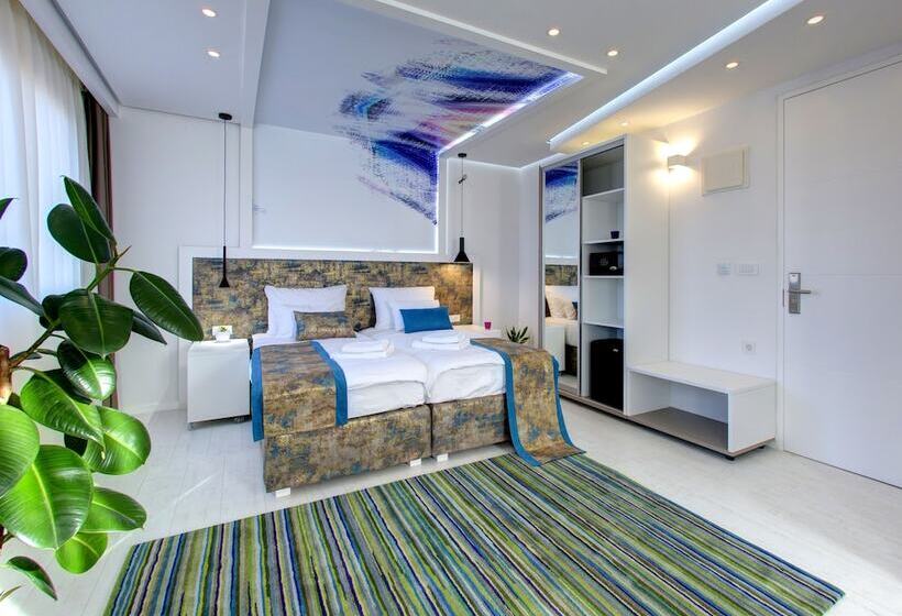 اتاق لوکس با چشم‌انداز شهر, Diamond Rain Boutique