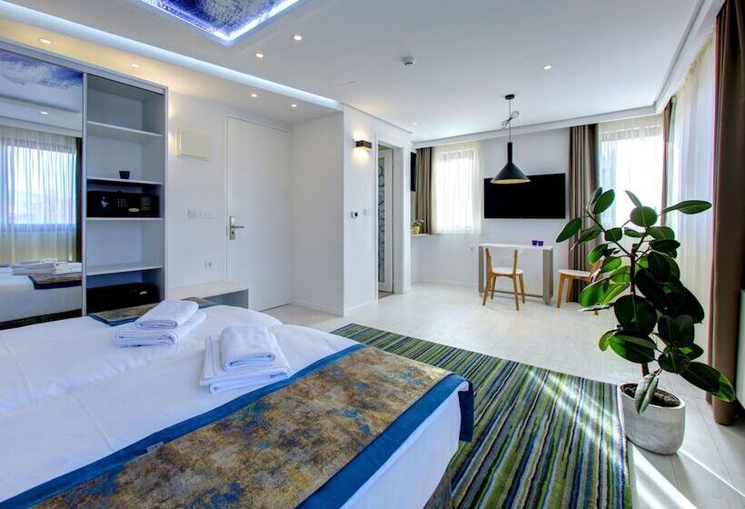 اتاق لوکس با چشم‌انداز شهر, Diamond Rain Boutique