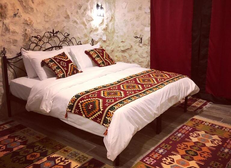 اتاق استاندارد با چشم‌انداز کوهستان, Infinity Lodge