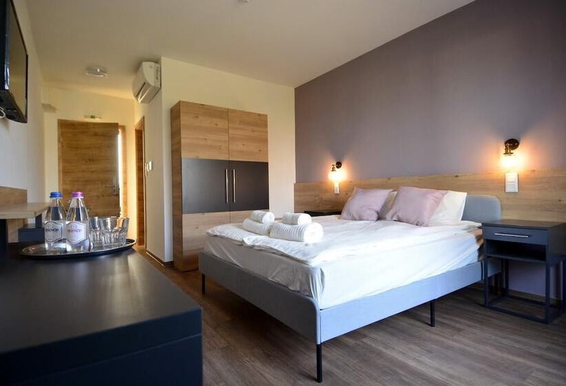 غرفة ديلوكس, Ludwig