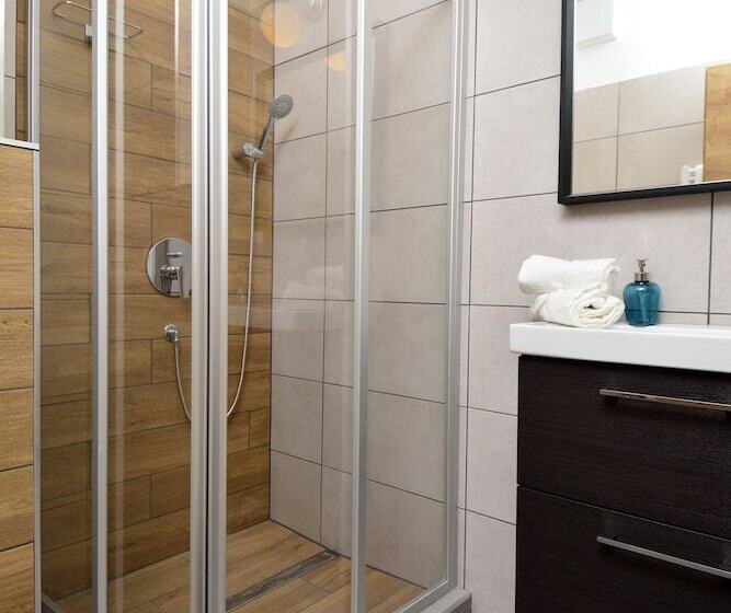 غرفة ديلوكس ثلاثية, Ludwig