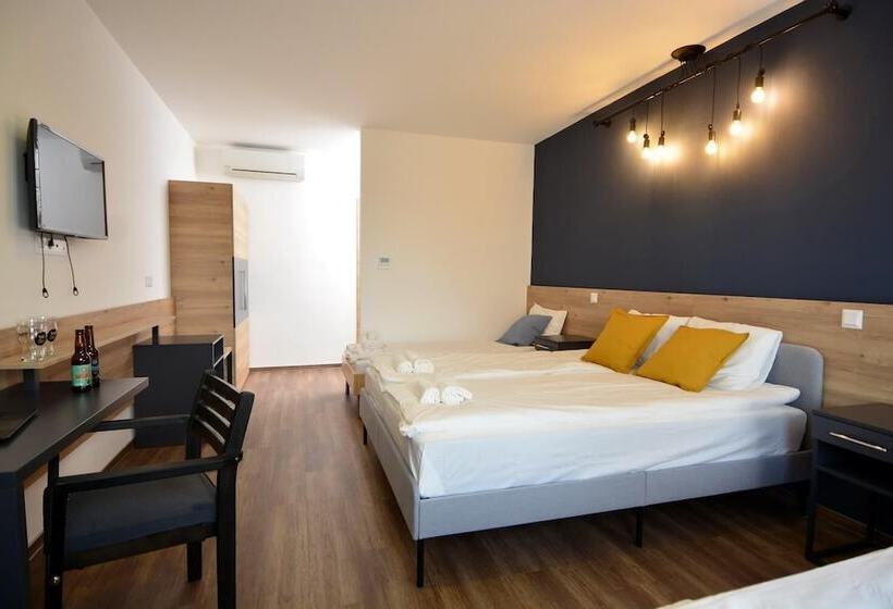 غرفة قياسية رباعية, Ludwig