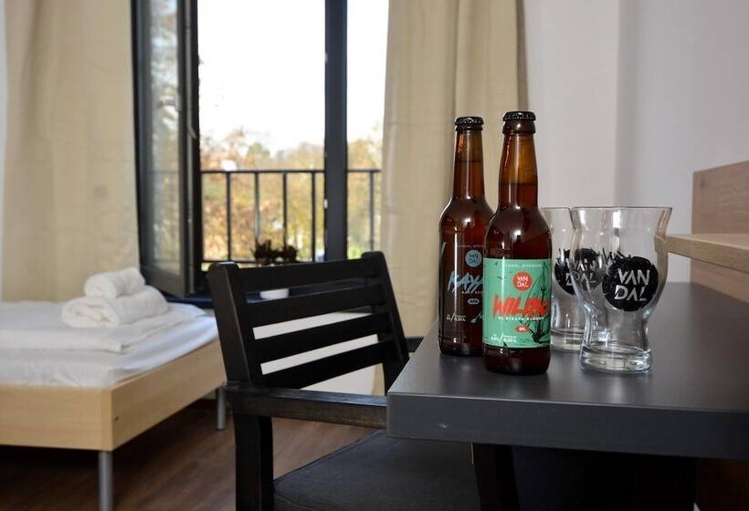 غرفة قياسية رباعية, Ludwig