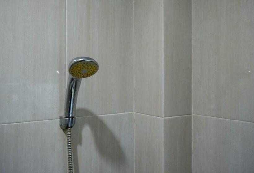 غرفة قياسية, Reddoorz @ Hotel Bravo Pantai Kamali Bau Bau