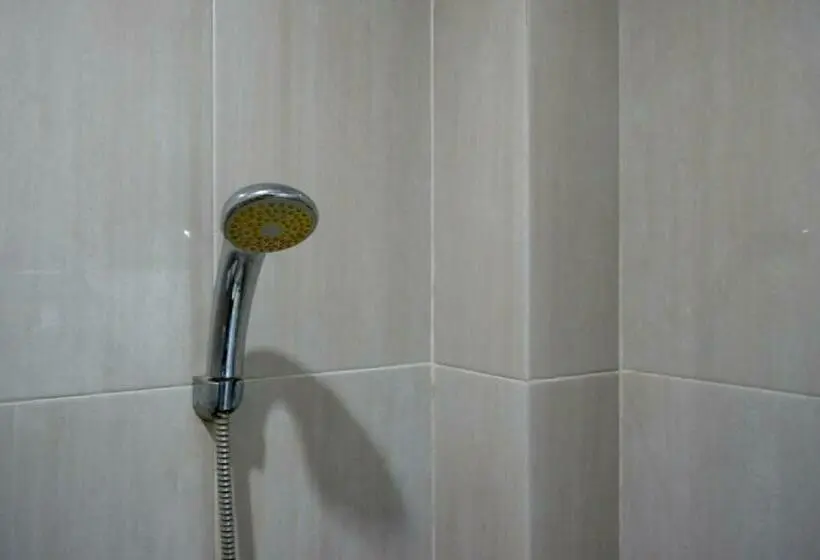 スタンダードルーム, Reddoorz @ Hotel Bravo Pantai Kamali Bau Bau