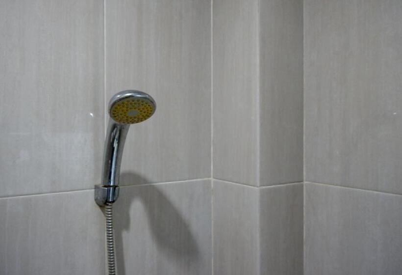 غرفة إقتصادية, Reddoorz @ Hotel Bravo Pantai Kamali Bau Bau