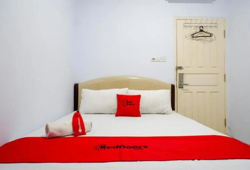 デラックスルーム, Reddoorz @ Hotel Bravo Pantai Kamali Bau Bau