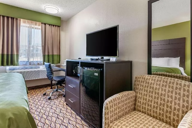 キングサイズベッドのスタンダードルーム, Quality Inn New London