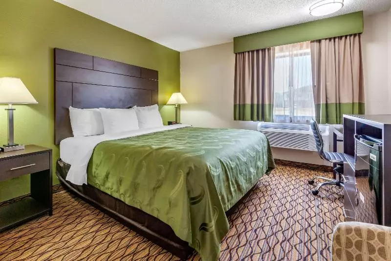 キングサイズベッドのスタンダードルーム, Quality Inn New London