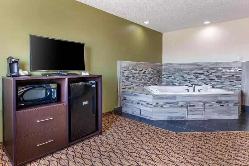 キングサイズベッドのスイートルーム, Quality Inn New London