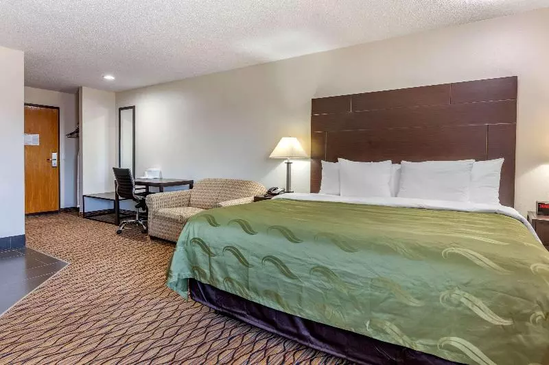 キングサイズベッドのスイートルーム, Quality Inn New London