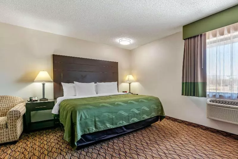 キングサイズベッドのスイートルーム, Quality Inn New London