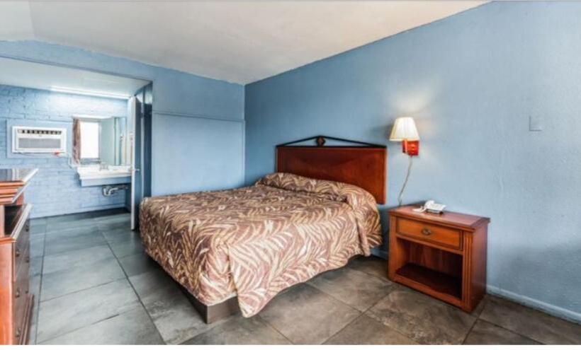 Семейный Полулюкс, Regency Inn