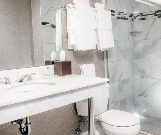 带特大床的标准间, Rocky Gap Casino & Resort