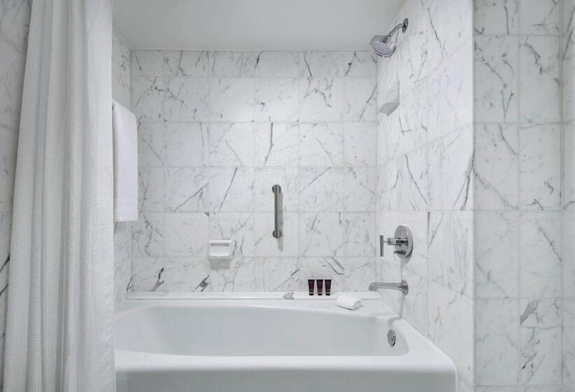 스탠다드 룸 킹사이즈 침대, The Ritzcarlton, Tysons Corner