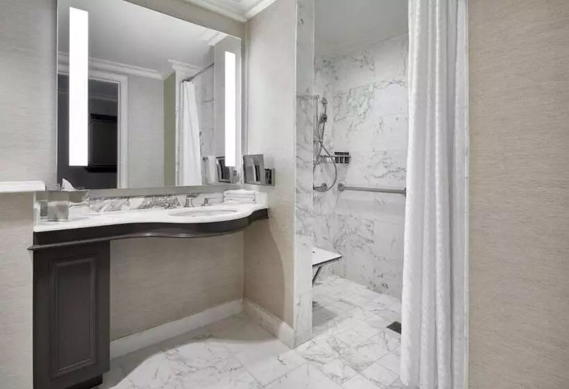 キングサイズベッドのスタンダードルーム, The Ritzcarlton, Tysons Corner