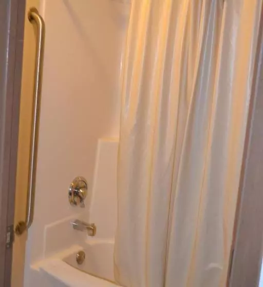 キングサイズベッドのスタンダードルーム, Sky Lodge Inn & Suites  Delavan