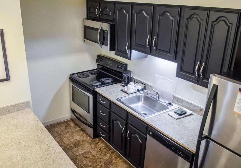 מיטת קינג בסוויטה, Surestay Studio By Best Western Pensacola