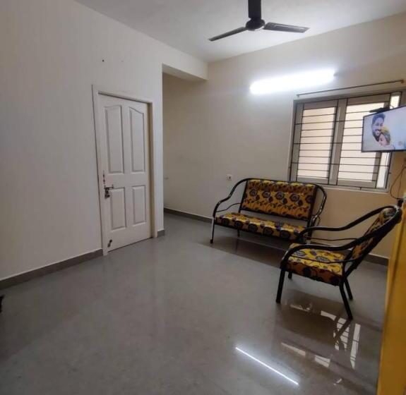 Superior-huone, Allamanda Abode