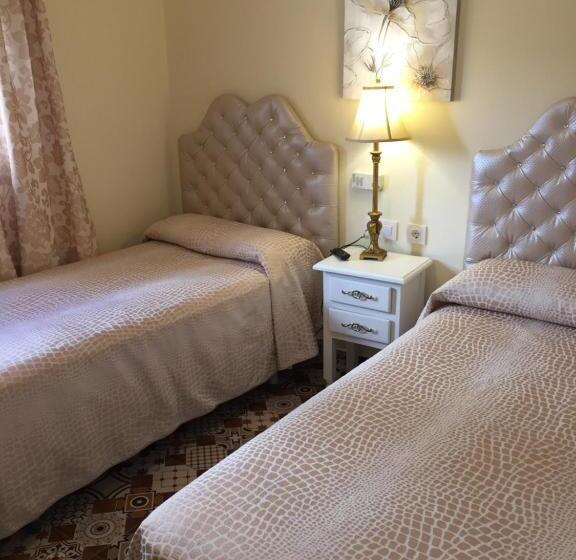 スタンダードトリプルルーム, Hostal Lojo