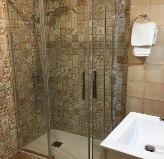 スタンダードトリプルルーム, Hostal Lojo