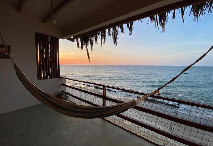 דירת שלושה חדרים, Penthouse Kahuna