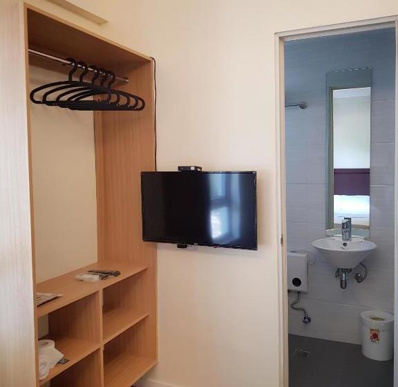 اتاق استاندارد یک نفره, The Leaf House