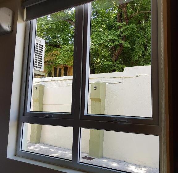 اتاق استاندارد یک نفره, The Leaf House