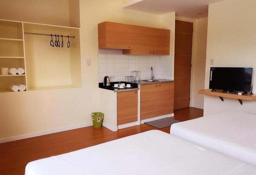 اتاق استاندارد چهار تخته, The Leaf House