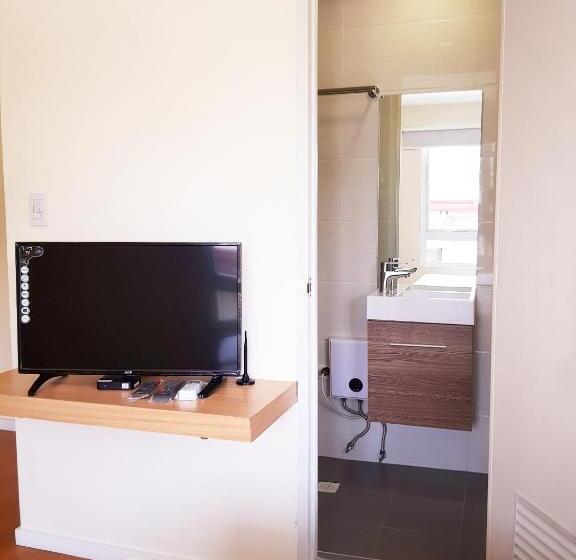 اتاق استاندارد چهار تخته, The Leaf House