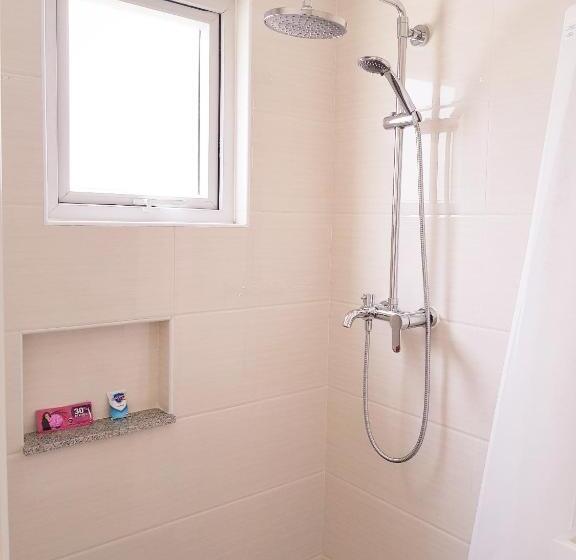 اتاق استاندارد با بالکن, The Leaf House