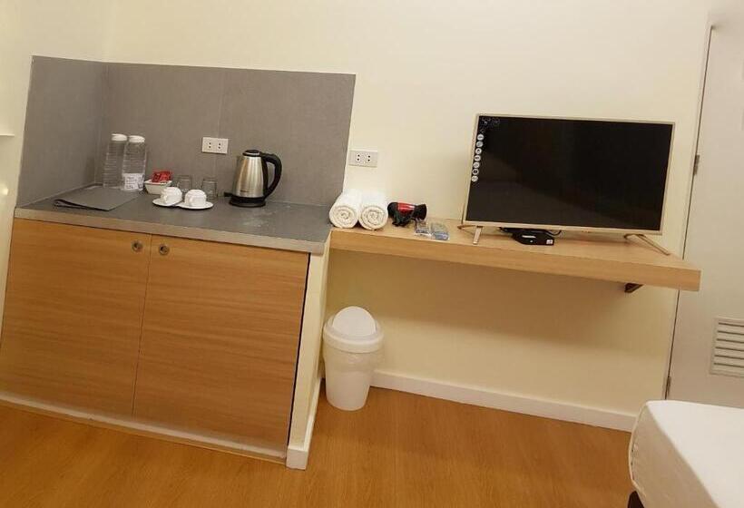 اتاق اکونومی, The Leaf House