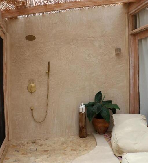 デラックスバンガロー, La Fragata