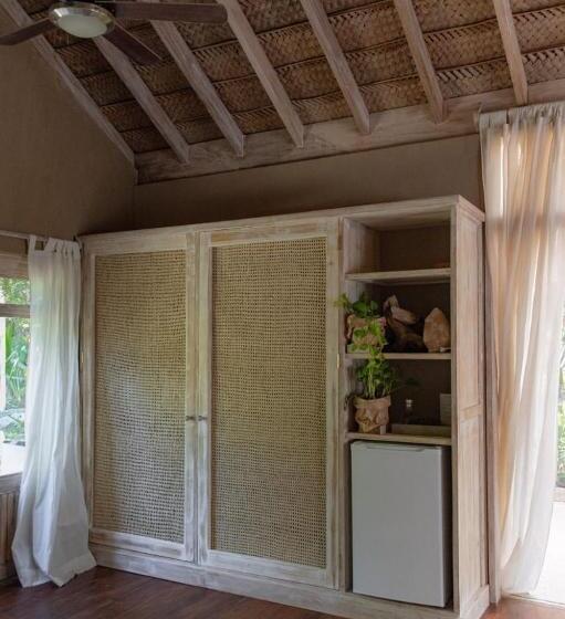 デラックスバンガロー, La Fragata