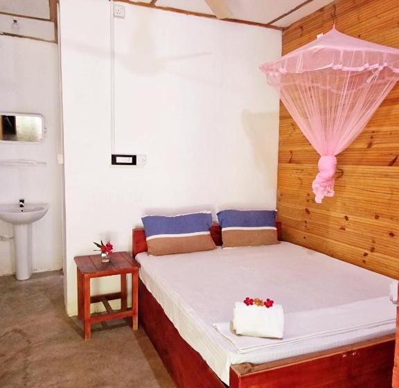 Deluxe Rum, Walkers Hostel