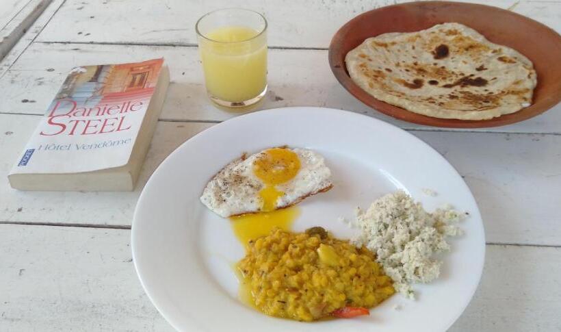 Deluxe Rum, Walkers Hostel