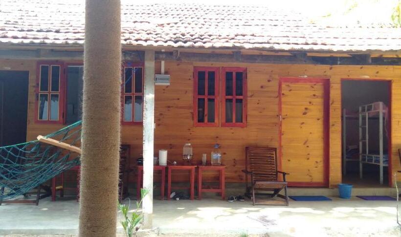 Deluxe Rum, Walkers Hostel