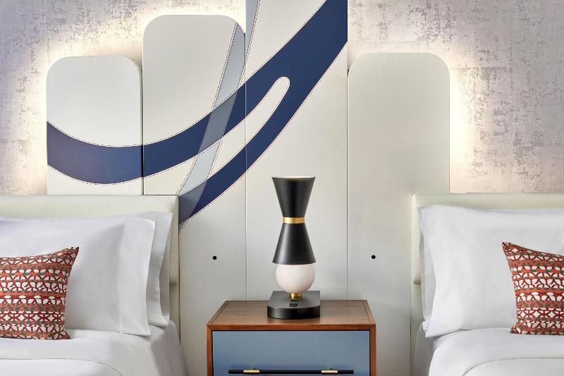 غرفة ديلوكس سرير ملكى, Le Méridien St. Louis Clayton