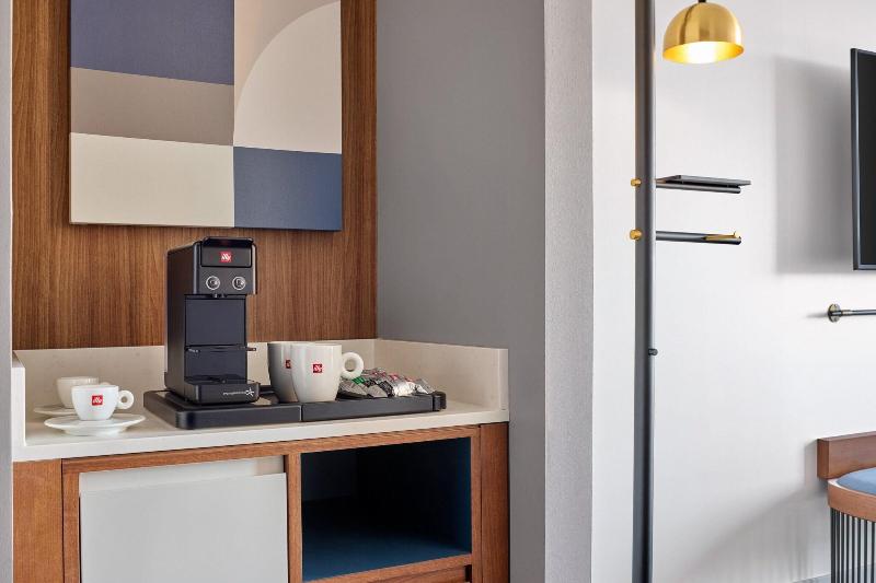 غرفة ديلوكس سرير ملكى, Le Méridien St. Louis Clayton