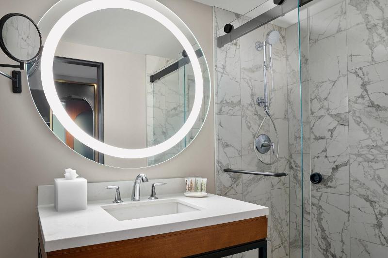 غرفة ديلوكس سرير كينج, Le Méridien St. Louis Clayton