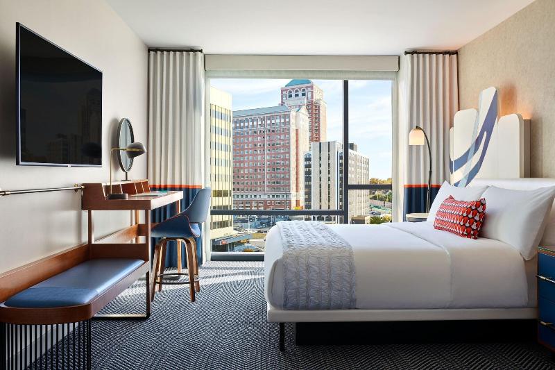 جناح سرير كينج, Le Méridien St. Louis Clayton